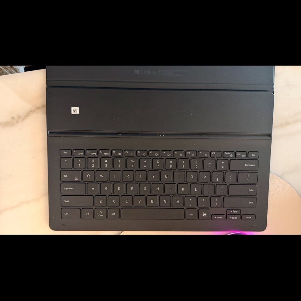 SAMSUNG BOOK COVER KEYBOARD